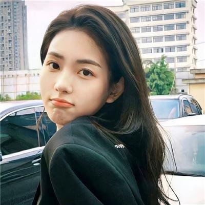 红妆挥拍破长空